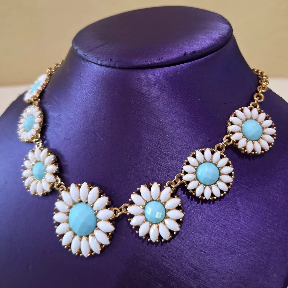 Retro White Blue Daisy Flower Statement Bib Collar Gold Floral Necklace